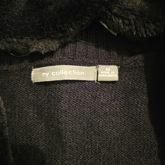 NY collection black sweater with removable black faux fur collar, size m - Picture 4 of 7